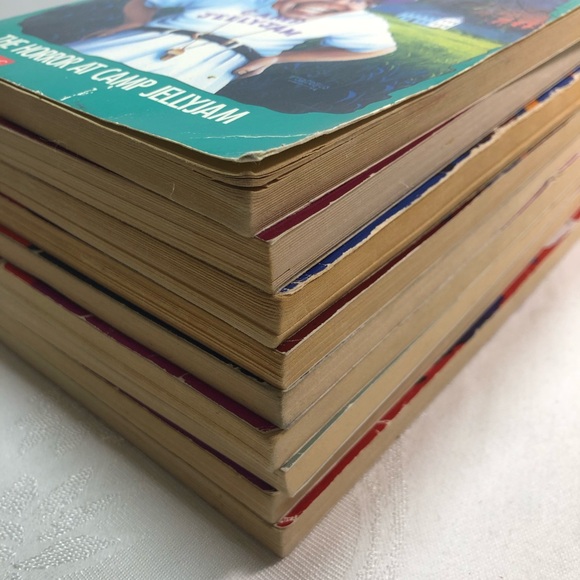 Lot of 9 Vintage Goosebumps Soft cover Books 1990s R.L. Stine Scholastic - Picture 6 of 12